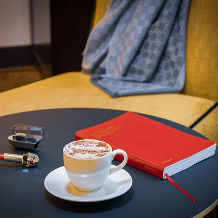 Le Marquis By Inwood