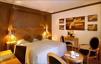 Le Marquis By Inwood