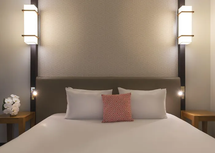 Le Marquis By Inwood