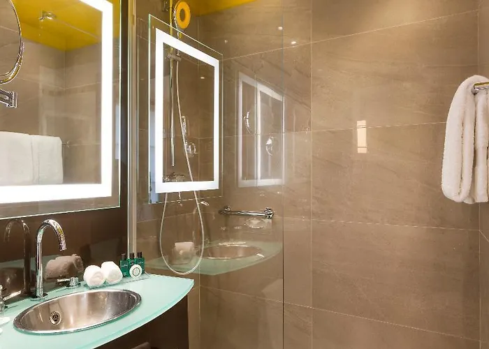 Le Marquis By Inwood